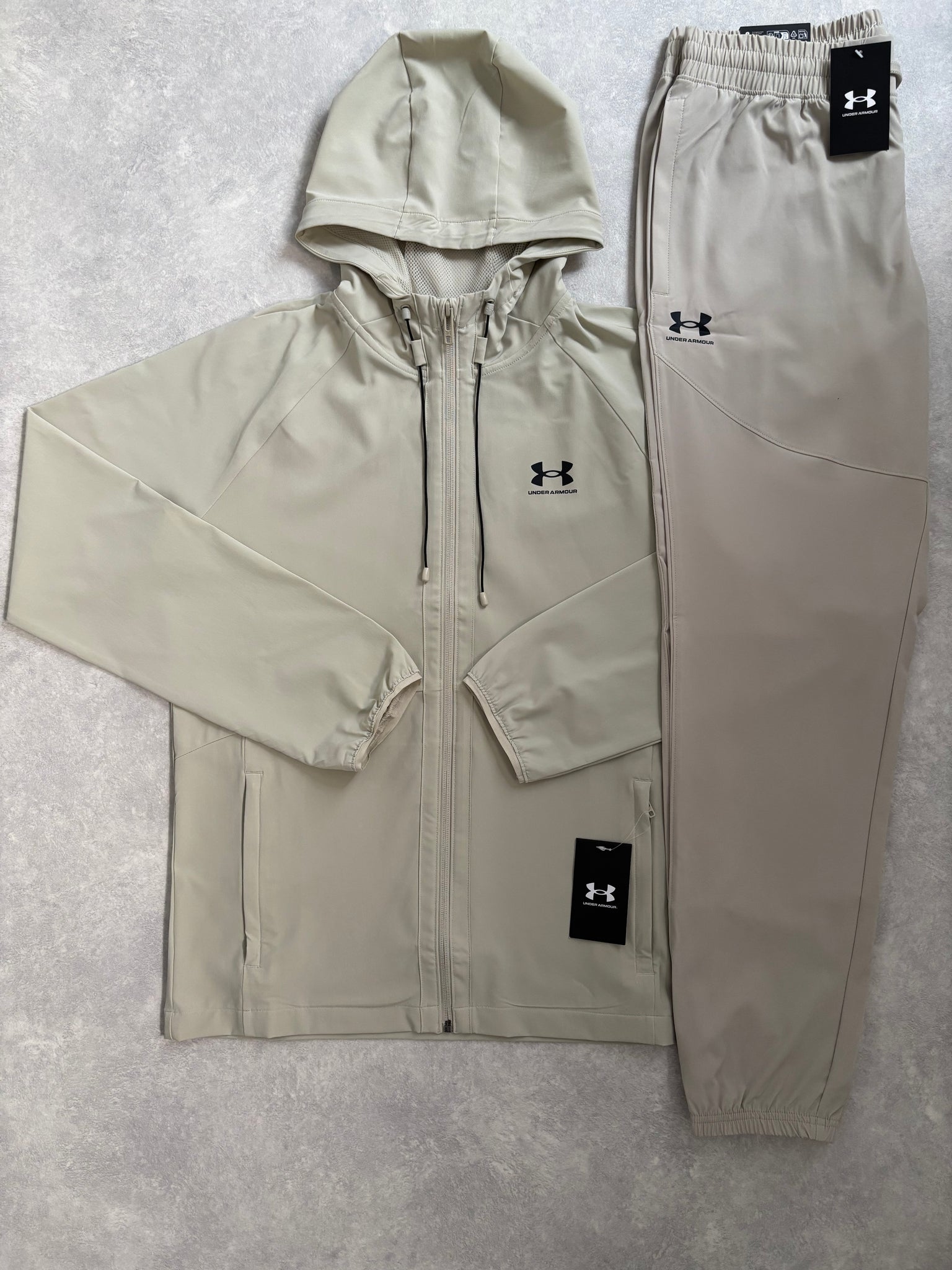 Under Armour Trainingspak Beige